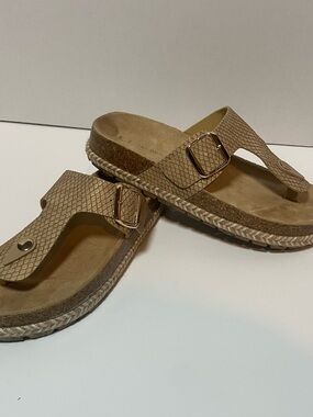 CL Laundry Beige Synthetic
Thong Sandals Buckle
Geometric Comfort Women